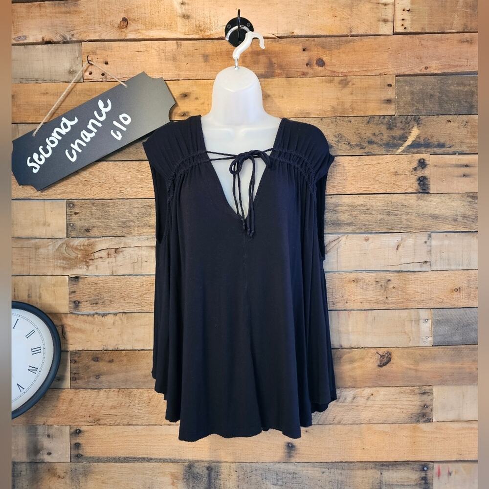 Free People Women's Oversized Back in Town Black Tie Front Cap Sleeves Top Sz M